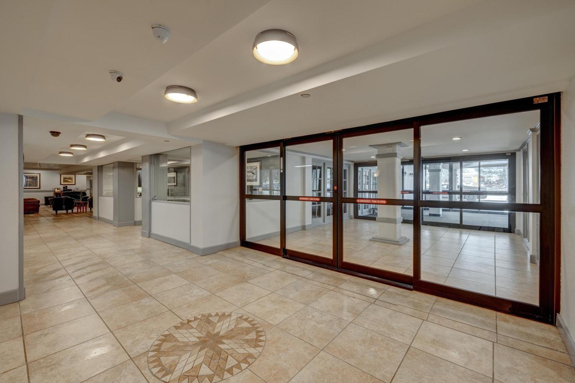 קספר Riverside Hotel מראה חיצוני תמונה